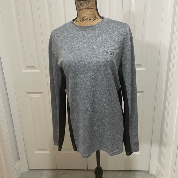 Billabong Gray Loose Fit Long Sleeve Rash Guard w/UPF 50+ Sun Protection - Picture 1 of 12